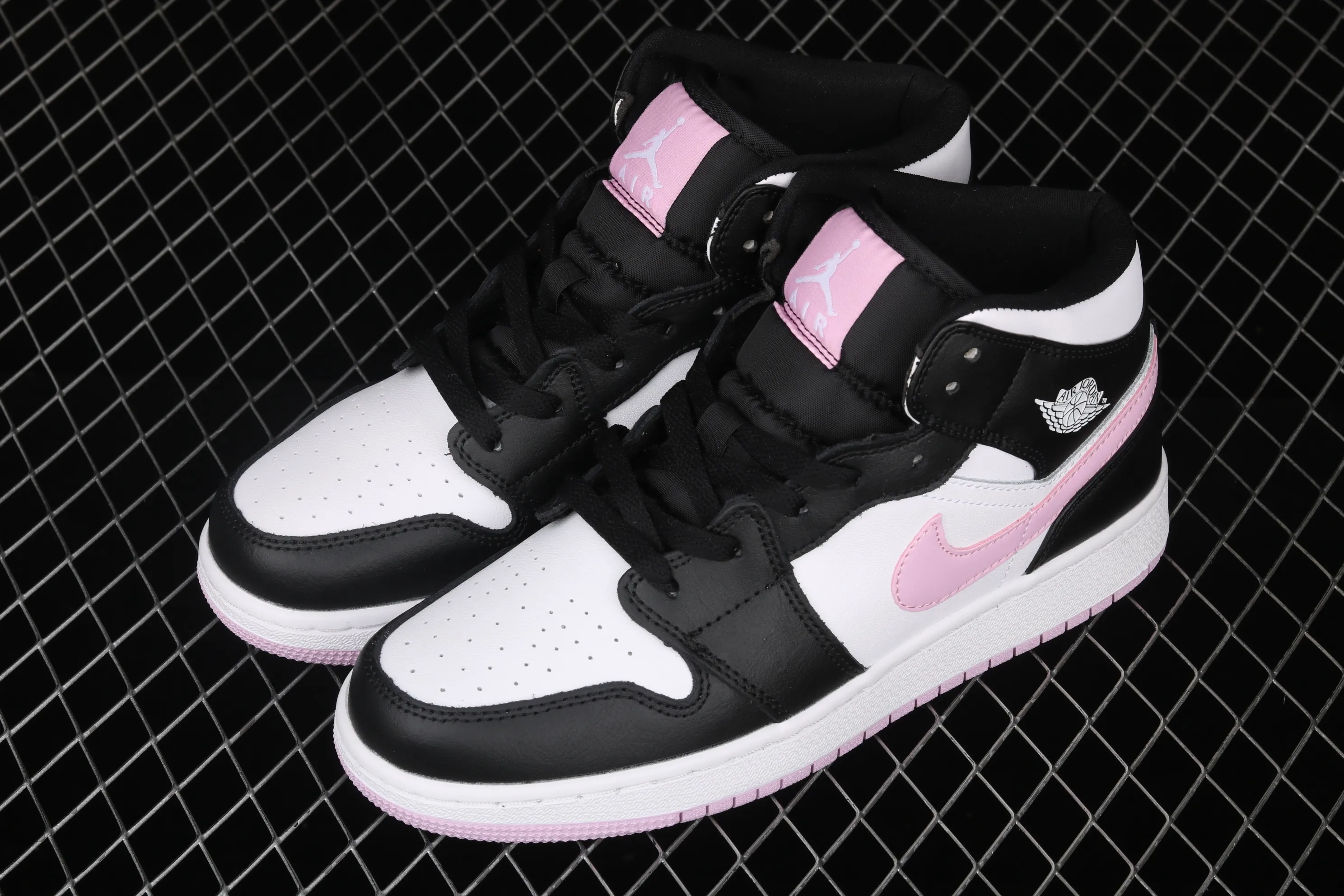 All categories Air Jordan Jordan series basketball shoes Air Jordan 1 Mid Air Jordan 1 Mid GS AJ1 Joe 1 China Pink White Panda 555112-103